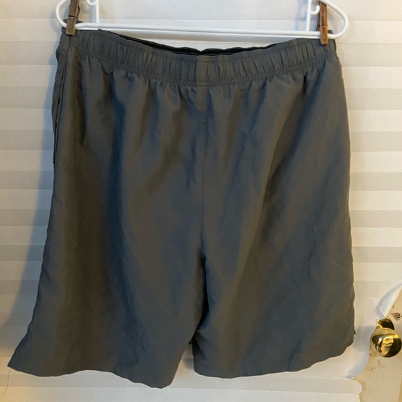 Nike shorts/swim shorts - Picture 2 of 3